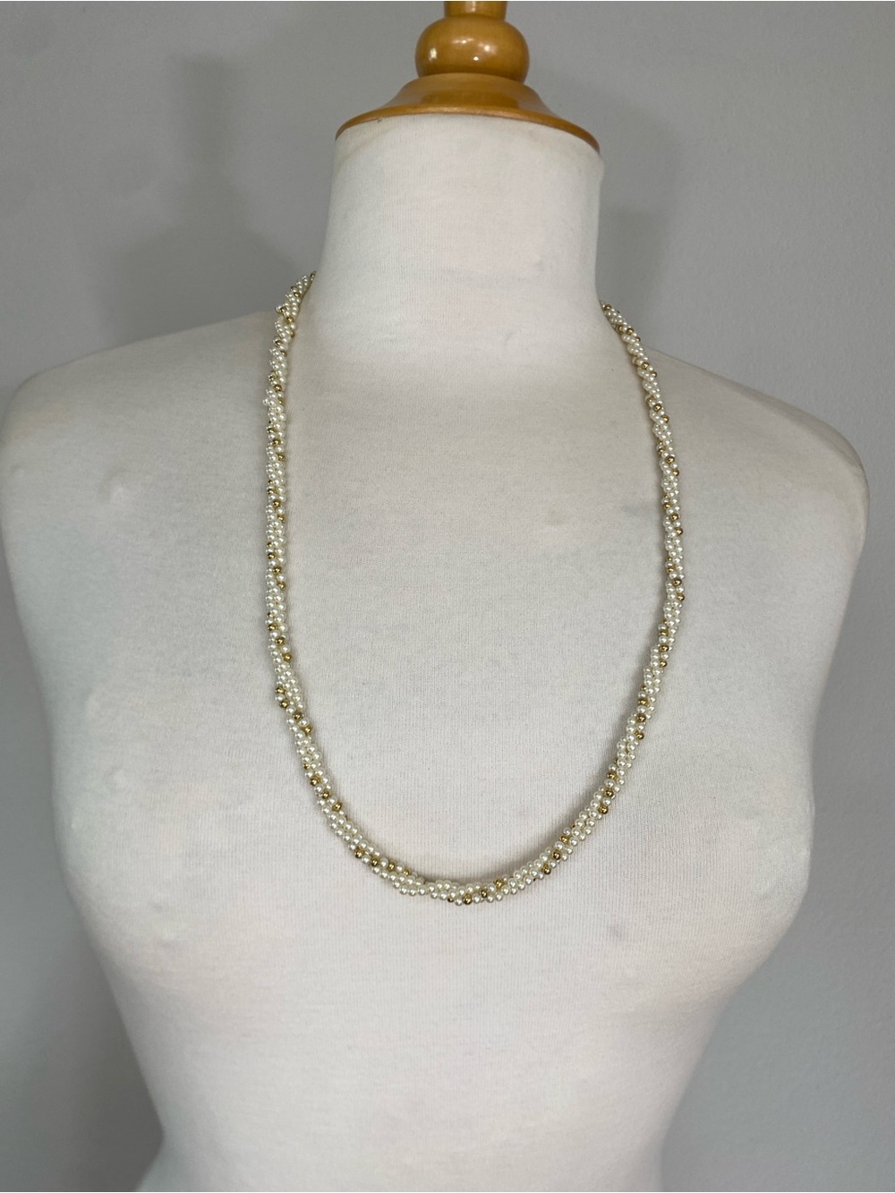 Marvella Womens Faux Gold Pearl Beaded Necklace Classic Retro Y2K Girly Academia